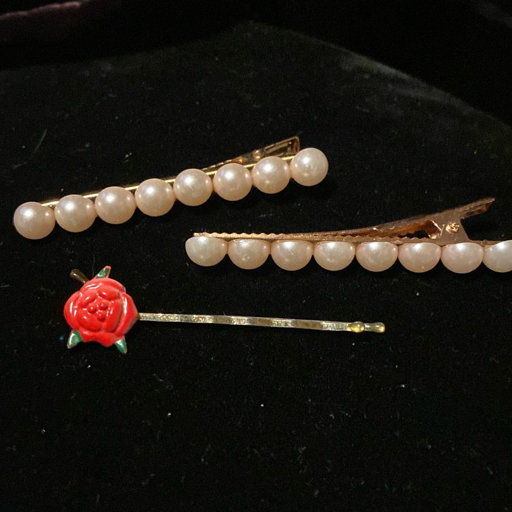 3 hair pins super cute.faux pearls, rose embellishments.